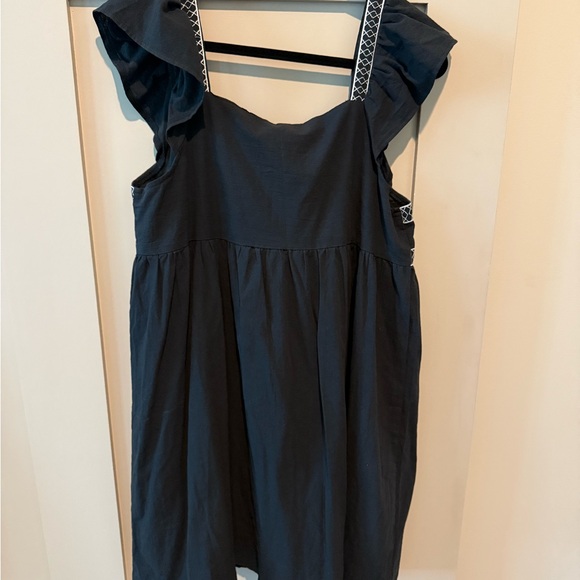 3 Mini Flowy Women Style Dresses - Picture 7 of 10